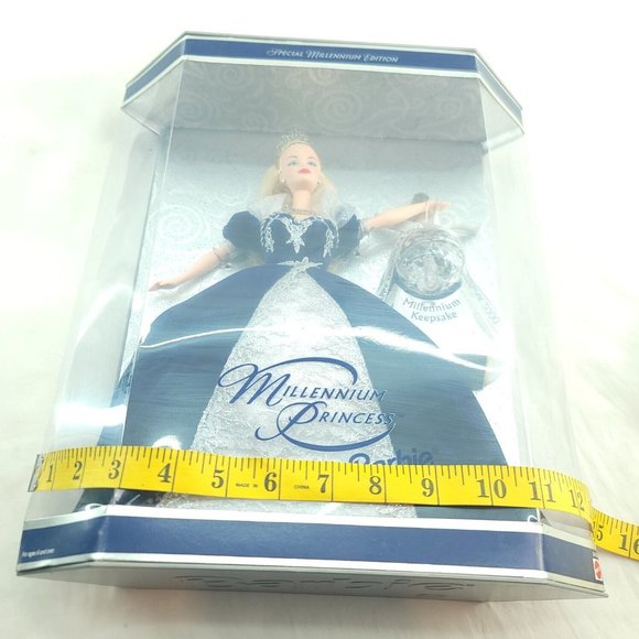 Mattel Millennium Princess Barbie With Keepsake Happy New Year 2000 Fashion Doll - Picture 9 of 14